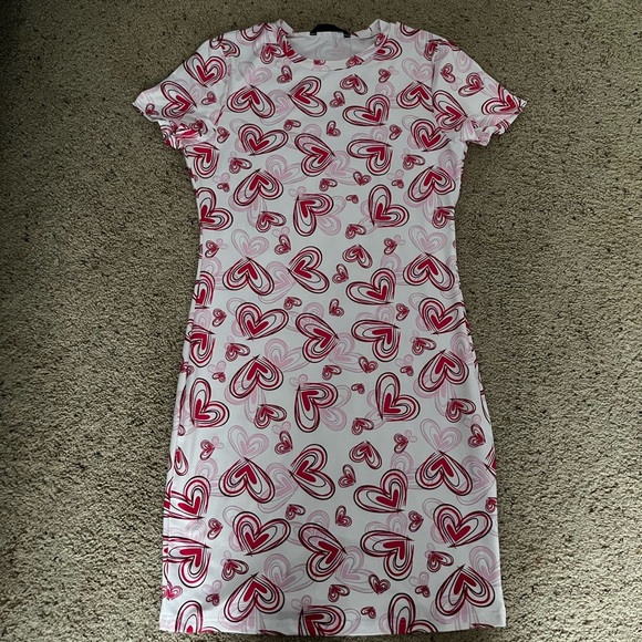 White medium women’s bodycon dress with pink heart design - Picture 1 of 3